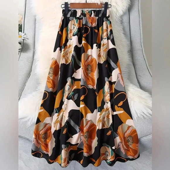 Dresses & Skirts - Floral Midi Skirt Size 12